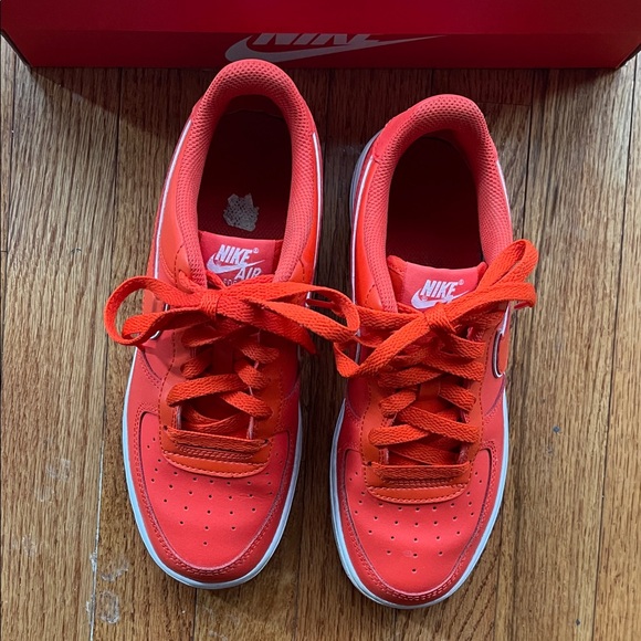 Nike Air Force 1 in Bold Red with White Details - Picture 2 of 7